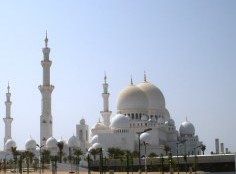 AbuAbu Dhabi Grand Mosque with minaret and domes 