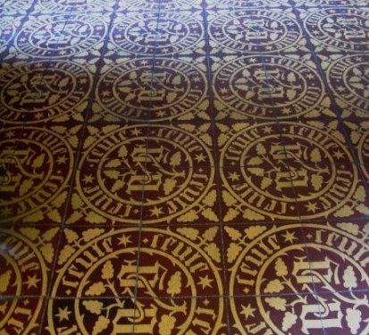 Floor tiles with insignia Hospices de Beaune