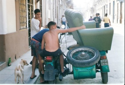 Havana Carrying armchair on a motorcycle side car