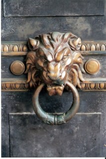 Lion head door knocker in Havana