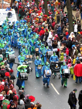 Mainz Carnival Parade Rosenmontag blue band