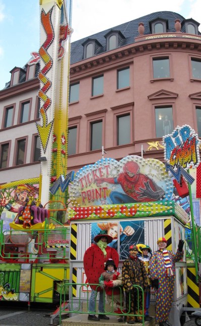 Mainz Carnival Sunday family in costume