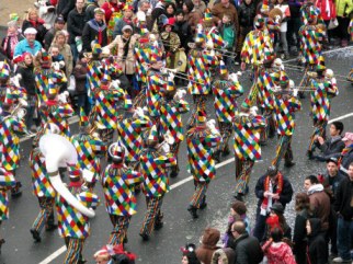 Mainz Fastnacht clown band retreating