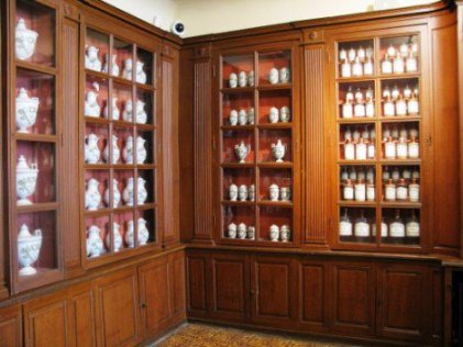 Apothecary flasks and bottles Hospices de Beaune
