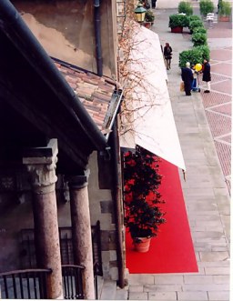 Bergamo Alta Piazza Vecchia red carpet