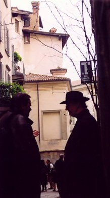Bergamo Alta shadowy men
