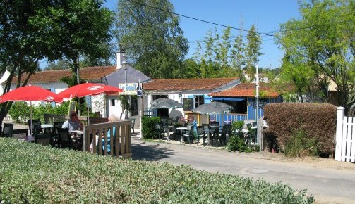 Boyardville Île d’Oléron bar by marina 