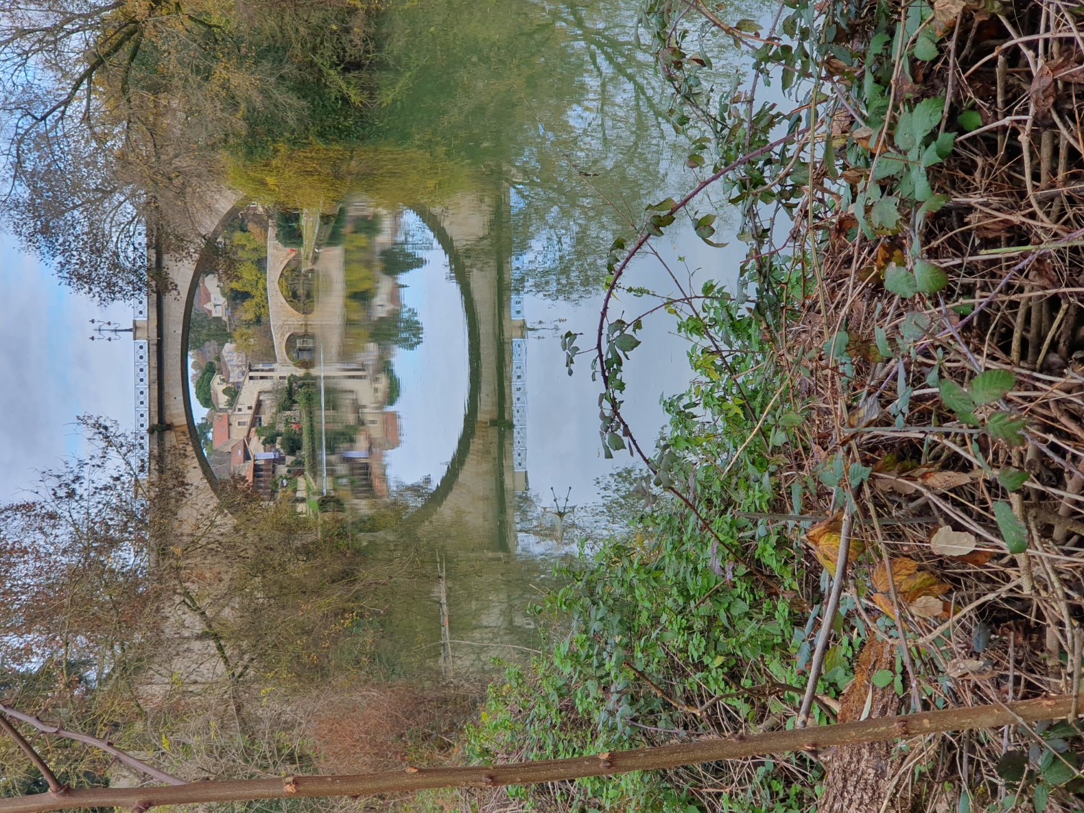 Bridge reflections in the royal city of Nérac