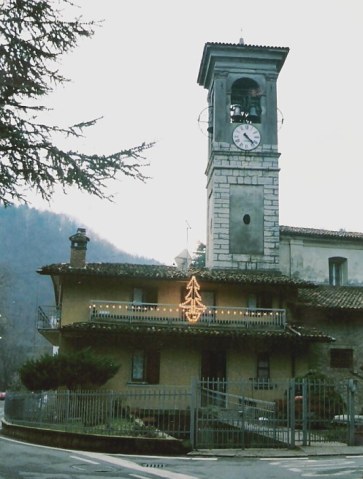 Castello di Clanezzo roadside bell-tower