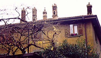 Chimney-pots-Castello-di-Clanezzo
