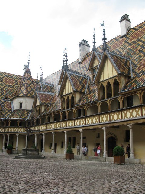 Courtyard and well Hospices de Beaune