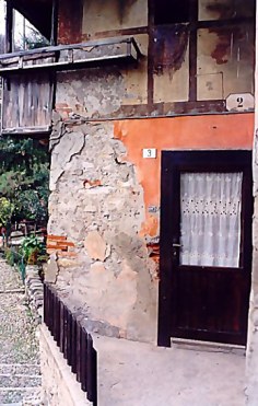Door of Ponte che Balla Bridge House