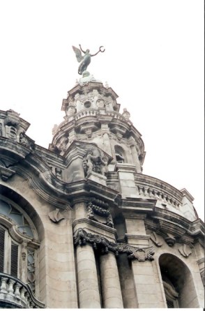 Havana -Angel on tower above columns – Habana Viejo
