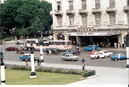 Havana Camelo bus from steps of Capitol building