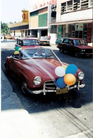 Havana-classic-Mercedes-as-wedding-car 