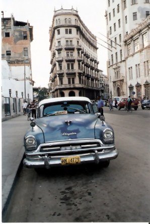Havana-classic-car-at road junction