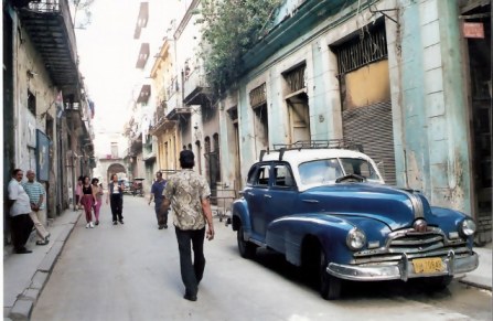 Havana-classic-car-parked-in-side-street 