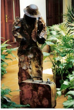 Havana hotel sculpture of lady traveller with frog