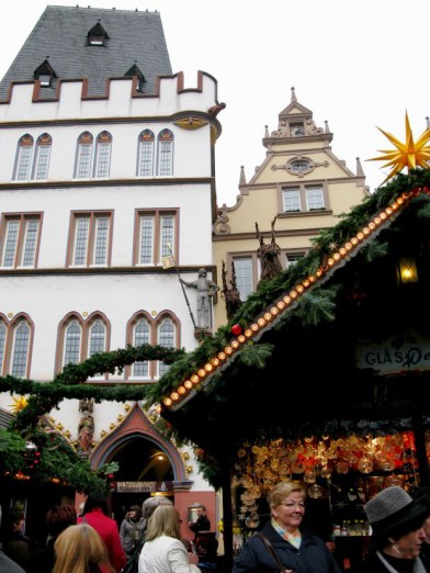 Knight overlooking Trier Christmas Market 