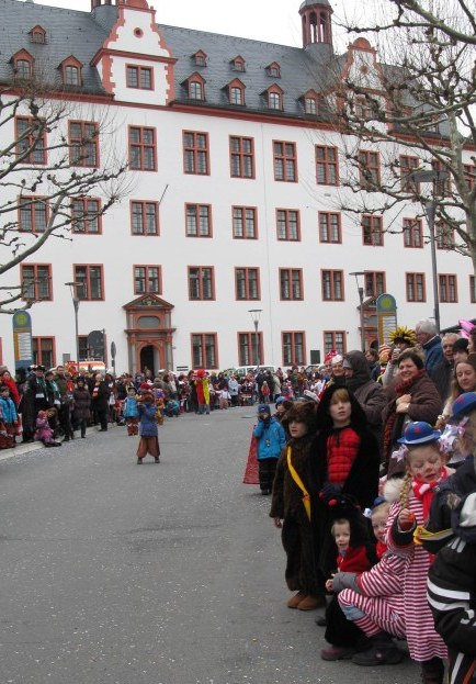 Mainz Carnival Children’s Parade waiting children