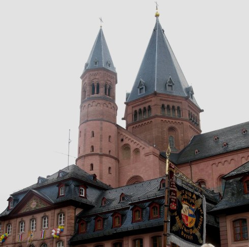 Mainz Carnival Sunday at the cathedral