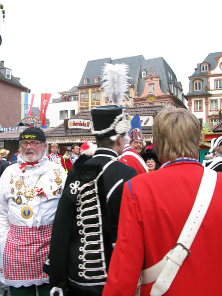 Mainz Carnival Sunday market square Gardes