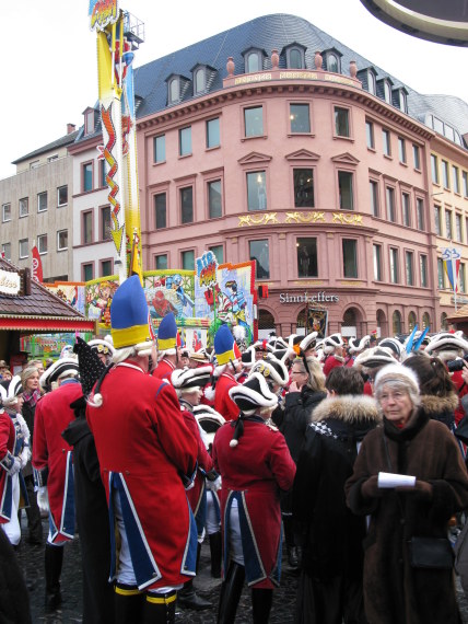 Mainz Carnival Sunday market square crowds