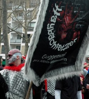 Mainz Fastnacht Guggenmusik makeup