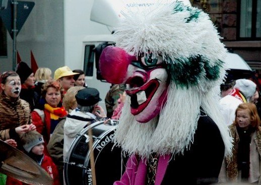 Mainz Fastnacht pink bear carnival costume