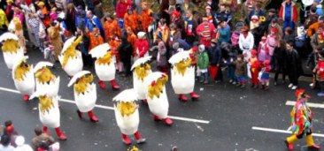 Mainz Rosenmontag Parade chicks