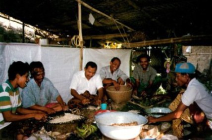 Men preparing Bali village wedding feast 