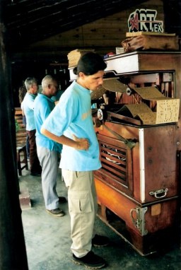 Old mechanical accordion -Viñales valley – Cuba