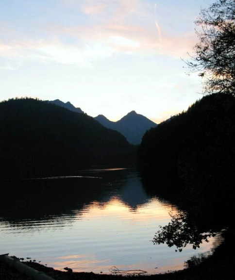 Pastel sunset colours on the Alpsee Hohenschwangau