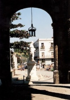 Statue of St . Francis under crown lamp in Havana