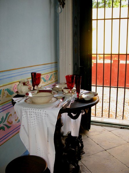 Table setting in antique shop in Trinidad de Cuba