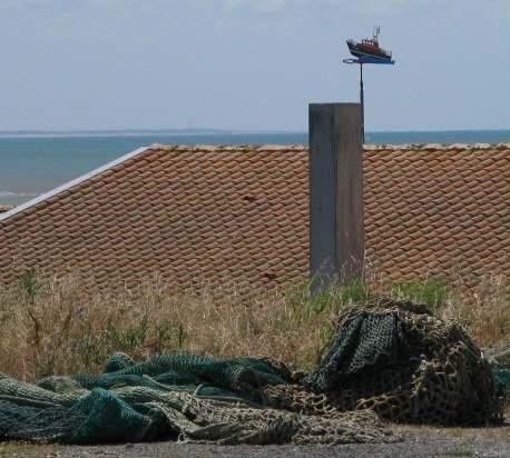 Île d’Oléron port of La Cotinière fishing boat wind vane