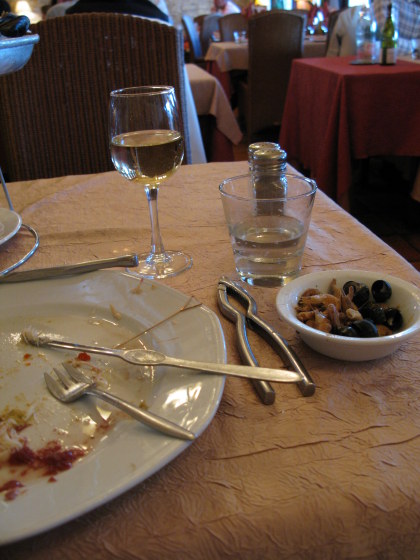 Île d’Oléron port of La Cotinière seafood platter utensils