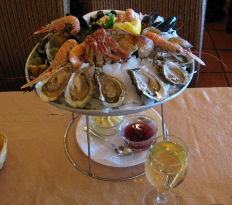 Île d’Oléron port of La Cotinière seafood platter